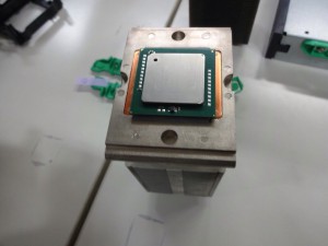 CPUクーラーに乗ったCPU